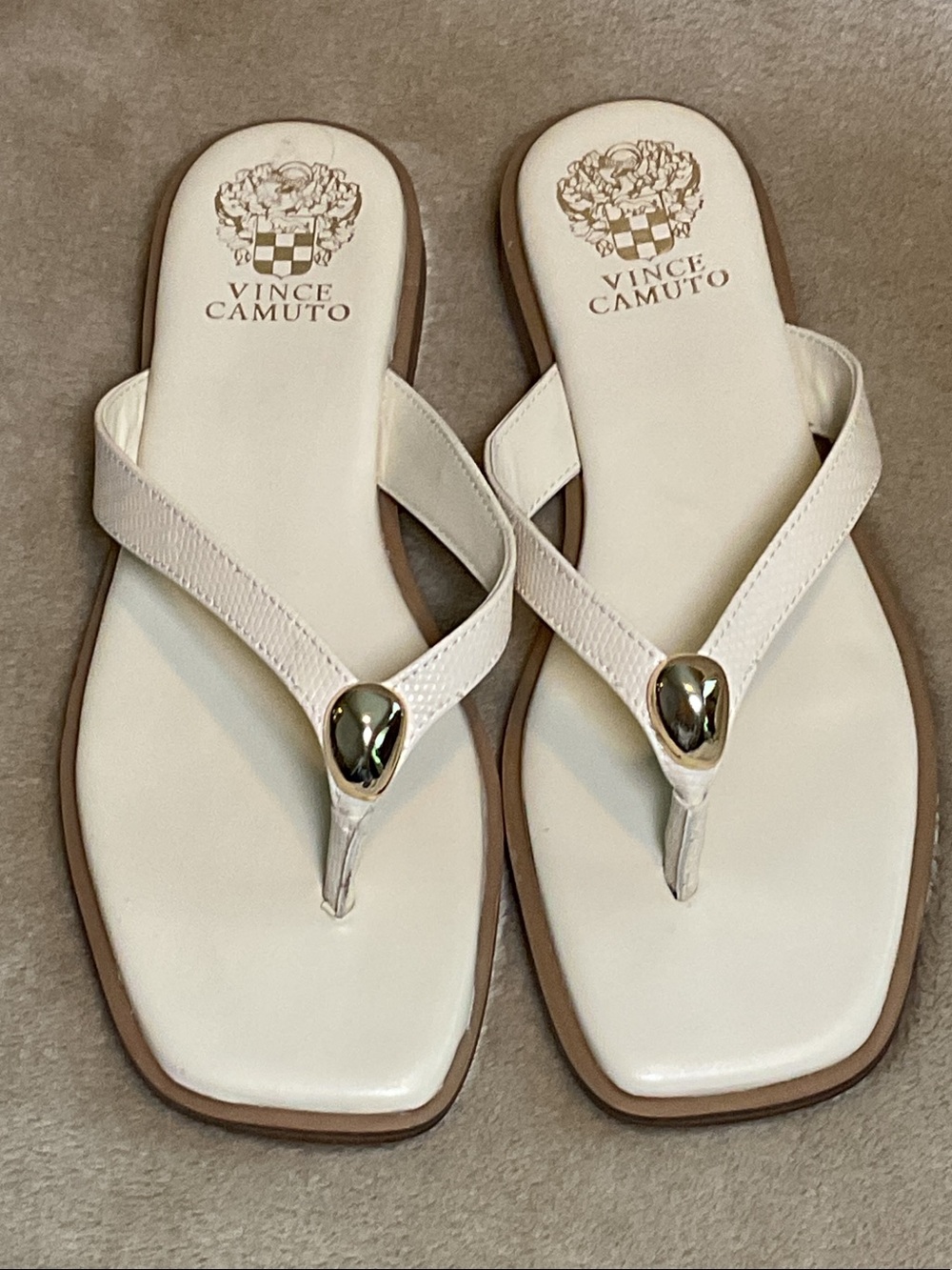 Vince Camuto Ivory Thong Sandals with Gold  Metallic Accent Size 9.5